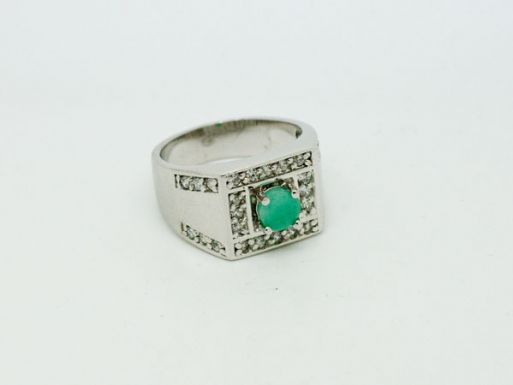 Серебряное кольцо с изумрудом 37576 купить в магазине Самоцветы мира